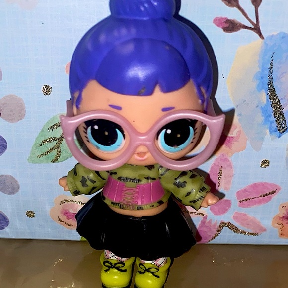 LOL Surprise Doll, Under Wrap Series 4 - Picture 4 of 4